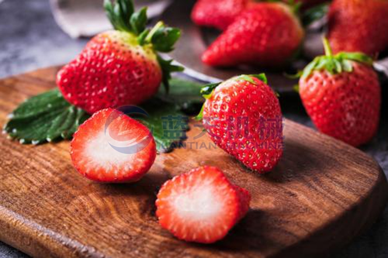 strawberry before slice